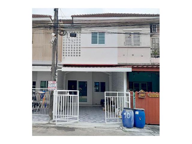 ทาวน์เฮาส์หมู่บ้านธนาริน รีโนเวทใหม่สวยงาม เนื้อที่ 18 ตรว. ในแหล่งชุมชน  ติดถนนสายไหม