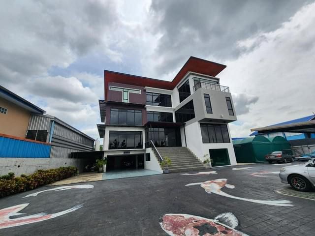 PT12 ขาย อาคารสำนักงาน รวมที่พักอาศัย 4 ชั้น เนื้อที่ 296 ตรว. 995 ตรม. ถนนสุขาภิบาล 5 ซอย 22 แขวงท่าแรง เขตบางเขน จอดรถ