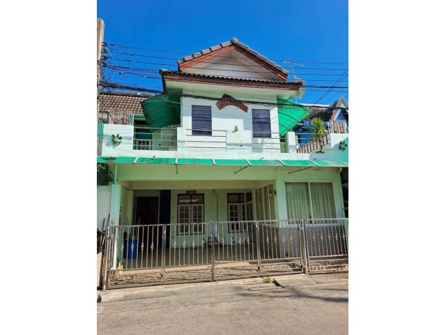 ให้เช่าทาวน์เฮ้าส์แฝด ลาดพร้าว101 เข้าซอยเพียง 800 เมตร 6ห้องนอน 4ห้องน้ำ แอร์6ตัว พื้นที่ 34ตรว จอดรถได้ 3คัน