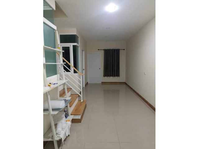 ให้เช่าทาวน์โฮม 2 ชั้น หมู่บ้านโกลเด้นทาวน์พหลโยธิน-สะพานใหม่  เฟอร์นิเจอร์บางส่วน ทำออฟฟิศได้