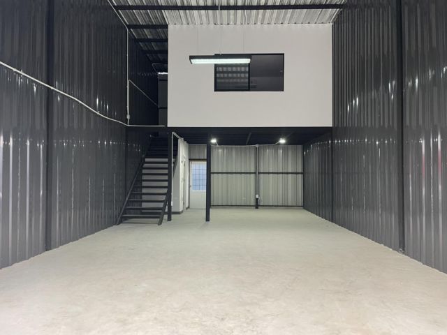 โกดังสร้างใหม่+office ใจกลางเมืองสุขุมวิท ใกล้สถานีรถไฟอ่อนนุช พื้นที่ใช้สอยเริ่มต้น 80ตรม. (รวมออฟฟิศชั้นลอย)