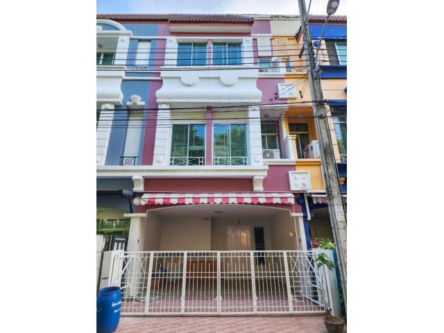 ให้เช่า ทาวน์โฮม บ้านกลางเมือง บริติช ทาวน์ ศรีนครินทร์ Baan Klang Muang British Town Srinakarin