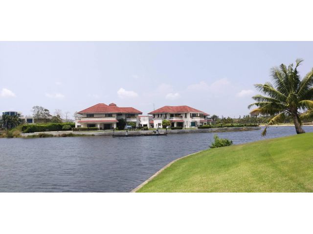 บ้านในสนามกอฟล์ 363 ตรว 7200000 บาท