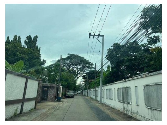 R624-053ขายที่ดิน 4-0-23 ไร่ พหลโยธิน7 แยกอารีย์3และอารีย์4 ที่ดินถมแล้วทั้งแปลง ทำเลดีมาก ผังเมืองสีน้ำตาล ย9-12