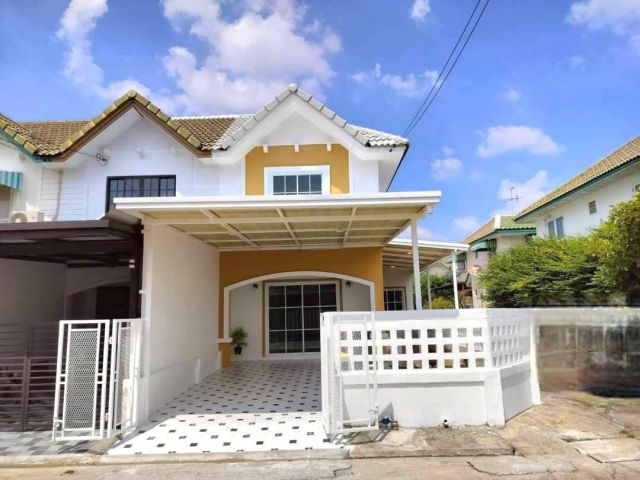 ทาวน์เฮาส์ 2 ชั้น ห้องมุม หมู่บ้านพฤกษา18/1 บางใหญ่ ตกแต่งใหม่ พร้อมเฟอร์นิเจอร์