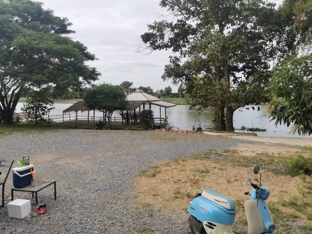 ที่ดินสวย 2ไร่ ติดแม่น้ำท่าจีน มีเขื่อน มีแลมป์ลงเรือ บางเลน