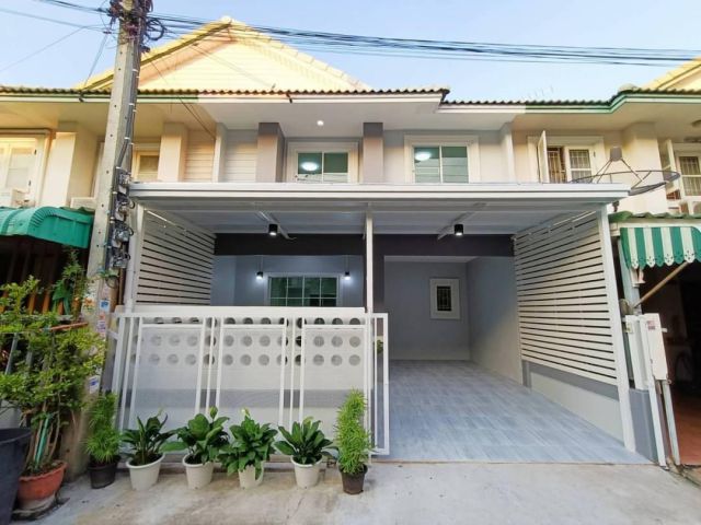 ทาวน์เฮาส์ 2 ชั้น  หมู่บ้านพฤกษา30 ถนนบ้านกล้วย - ไทรน้อย