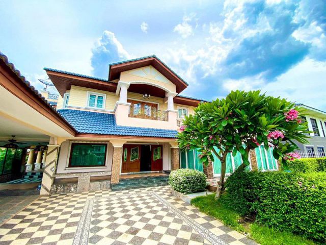 ขาย/ให้เช่า บ้านเดี่ยวหลังใหญ่ 220 ตรว หมู่บ้านอัมรินทร์นิเวศน์ 1 วงเวียนบางเขน เขตบางเขน กทม.
