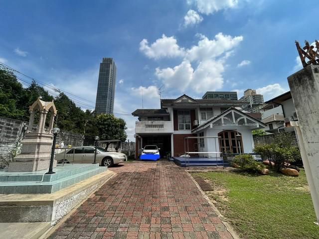 PT12 ขายบ้าน พร้อมที่ดิน 136 ตรว. ใจกลางกรุงเทพ ทองหล่อ 25 (ซอยแสงเงิน) ถนนสุขุมวิท 55 เดินทางสะดวก ใกล้ BTS ทองหล่อ คลอ