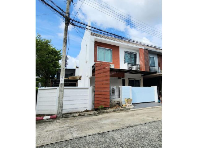 ให้เช่าทาวน์เฮ้าส์ 2 ชั้น หลังมุม ลาดปลาเค้า ม.เกษตร นวมินทร์ รามอินทรา