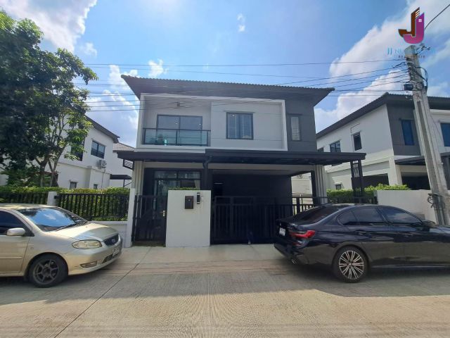 ขาย/เช่า บ้านเดี่ยว 2 ชั้น โครงการ แกรนด์ บริทาเนีย วงแหวน-รามอินทรา เนื้อที่ดิน 50.5 ตร.วา พื้นที่ใช้สอย 170 ตร.ม