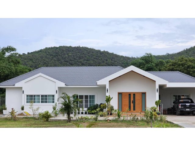 H688-Single-storey house for sale outside the project, Makhuea Chae, Mueang Lamphun District, Lamphun