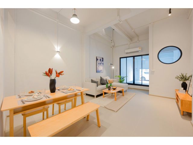 ขาย- Townhouse เจริญกรุง 107 แยก 27/ พท.220 ตร.ม/3 ห้องนอน/3 ห้องน้ำ/ ใกล้ BTS สุรศักดิ์/ ขาย 11 ล้าน