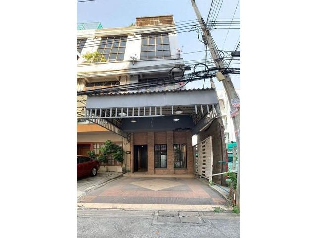 PT12 ขาย อาคารพาณิชย์ 4 ชั้น ครึ่ง หลังมุม ถนนสุทธิสารวินิจฉัย สุทธิสาร ซอยจินตเวช ห่าง MRT สุทธิสาร เพียง 750 เมตร เขตห