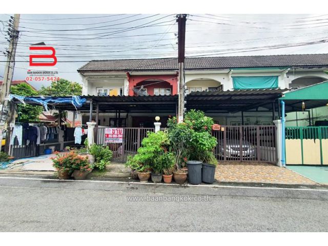 ทาวน์เฮาส์ หมู่บ้าน อัญชลี ซ.นนทบุรี 42 เนื้อที่ 16 ตรว. ถ.รัตนาธิเบศร์ อ.เมือง จ.นนทบุรี