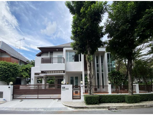 ขายบ้านหมู่บ้าน บลูลากูน1 428/87 ซอย 8 ถนนกาญจนาภิเษก ราม2 แขวงดอกไม้ เขตประเวศ​ กรุงเทพมหานคร