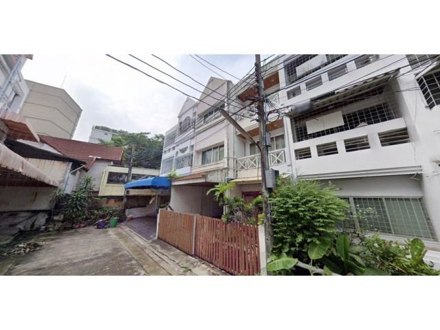 ด่วน! ขายทาวน์โฮม 3 ชั้น  ในซอยสุขุมวิท 49