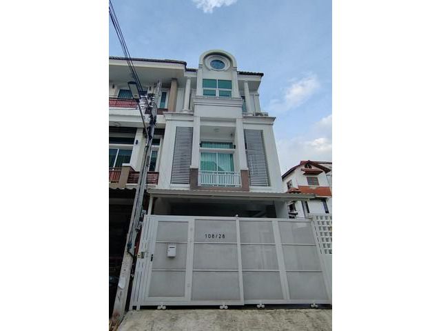 PT12 ขาย ทาวน์โฮม 3 ชั้น รามอินทรา 14 (ซอยมัยลาภ) รีโนเวทใหม่ หลังมุม  ตกแต่งสไตล์มินิมอล เฟอร์นิเจอร์ครบพร้อมอยู่ เดินท
