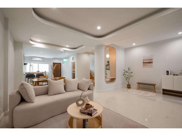 PP146 ขาย Townhome ทาวน์โฮม 2 ชั้น ถนนสุขุมวิท 71 ปรีดี พนมยงค์ รีโนเวทใหม่ทั้งหลัง ตกแต่งสวย สไตล์ Modern Minimal