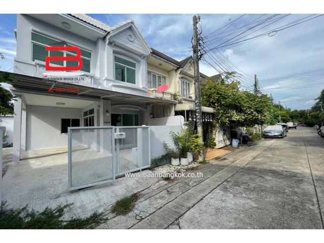 ทาวน์เฮาส์ หลังริม หมู่บ้าน บุศรินทร์ รามอินทรา เนื้อที่ 28 ตรว. ถนนพระยาสุเรนทร์ คลองสามวา