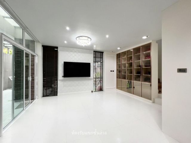 เจ้าของขายเอง  ขาย บ้านแฝด พร้อมผู้เช่า ดอนเมือง 3 ชั้น GRAND I-DESIGN VIBHAVADI