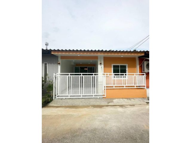 ทาวน์เฮาส์รีโนเวทตกแต่งใหม่พร้อมเข้าอยู่ หมู่บ้านพฤกษา 3 ถนนวัดลาดปลาดุก  บางบัวทอง  นนทบุรี