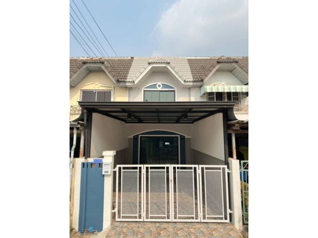 ทาวน์เฮาส์รีโนเวทตกแต่งใหม่พร้อมเข้าอยู่ หมู่บ้านมนวดี ซอยถนนวัดลาดปลาดุก  บางบัวทอง  นนทบุรี