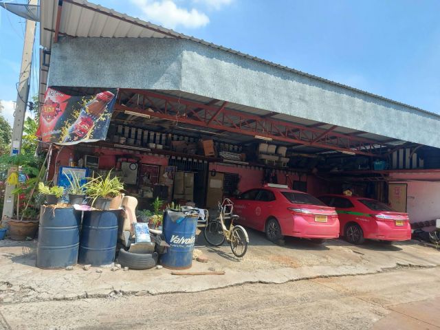 ต้องการขายด่วนที่ดินสมุทรปราการ 51 ตรว. ขาย 2.8 ล้าน ต.บางเมือง อ.เมืองสมุทรปราการ จ.สมุทรปราการ - ที่ดินติดถนนสองด้านปัจจุบันให้เช่าทำอู่ซ่อมรถ