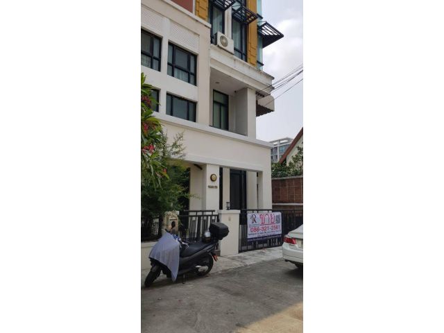 ขายโฮมออฟฟิส บ้านกลางกรุง บางนา 4 ชั้น ราคาดี ทำเลดีมากก ติดต่อ/line 0619419639
