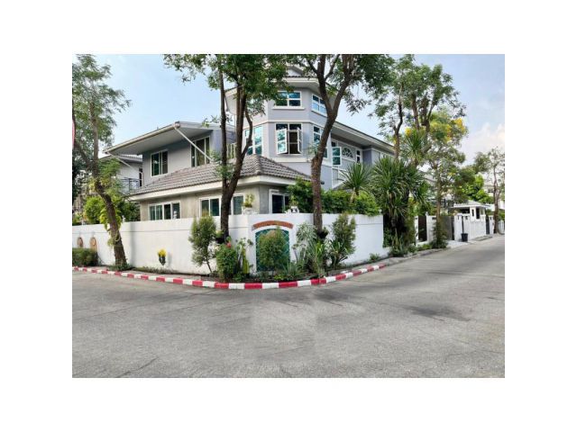 ขายบ้านเดี่ยว2ชั้นหลังมุม เลียบด่วนรามอินทรา หมู่บ้าน บ้านลาดพร้าว 1 บ้านสวยพร้อมอยู่ มีความเป็นส่วนตัวสูง
