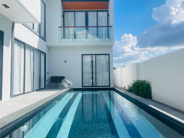 ขาย บ้านสร้างใหม่สไตล์โมเดิร์น ตกแต่งสวยหรู พร้อมสระว่ายน้ำส่วนตัว หางดง เชียงใหม่ (สันผักหวาน)