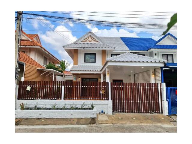 พร้อมขาย บ้านแฝดรีโนเวทใหม่ 2 ชั้น หมู่บ้านพฤกษา 33 ถนนซอยวัดลาดปลาดุก  บางบัวทอง   นนทบุรี