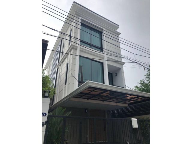 ขายและให้เช่า บ้าน 3 ชั้น สุขุมวิท65 btsเอกมัย มีเฟอร์ พร้อมอยู่