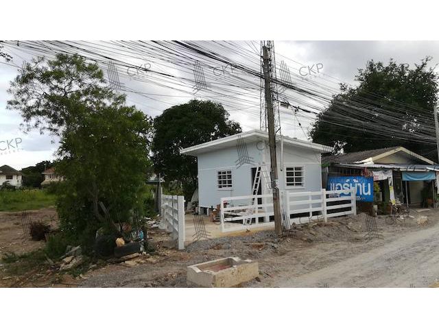 ขาย ที่ดินเปล่าพร้อมบ้านเล็ก 1 หลัง ทำเลดี ใกล้ถนนใหญ่หลายเส้น ใกล้หน่วยงานราชการ ใกล้ห้างสรรพสินค้า ต.ลำโพ อ.บางบัวทอง