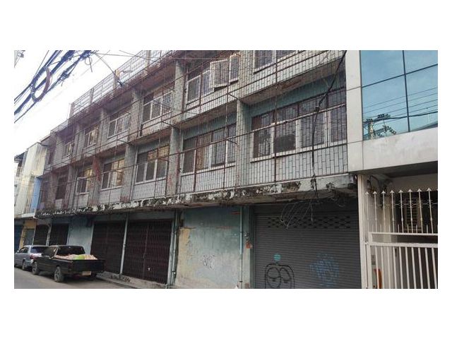 R070-044 ขายอาคารพาณิชย์ 6 ห้อง ใกล้รถไฟฟ้าบางจาก 300 เมตร เข้าออกสะดวก