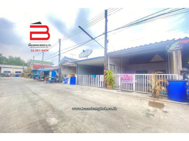 ทาวน์เฮ้าส์ หมู่บ้าน ทรัพย์สำราญ เนื้อที่ 19 ตรว ถ.พหลโยธิน อ.คลองหลวง จ.ปทุมธานี