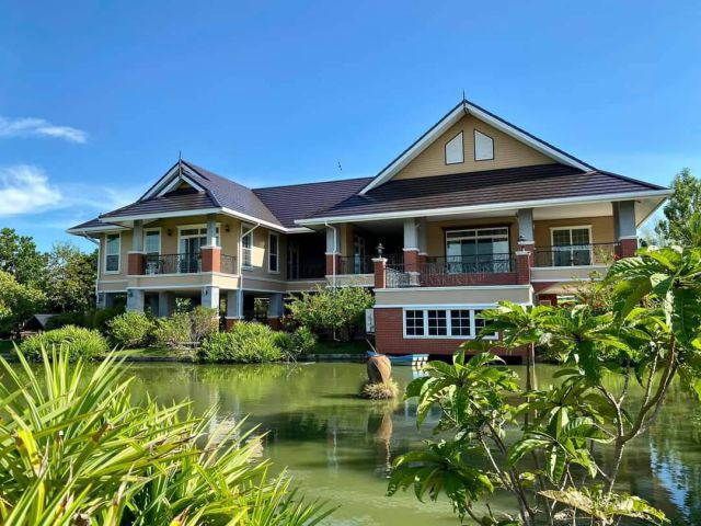 ขายบ้านริมน้ำ บางบ่อ คอลาด บางนาตราด กม.29 บ้านพร้อมที่ดินติดคลองชวดพร้าว สวยมาก เนื้อที่ 1ไร่กว่า ใกล้สนามบินสุวรรณภูมิ