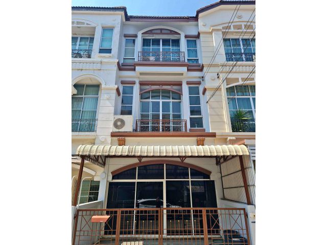 เช่าบ้าน กลางเมือง โชคชัย 4 ซอย 50 ทาวน์โฮม 3 ชั้น ครึ่ง