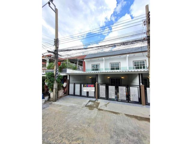 ทาวน์เฮ้าส์ 2 ชั้น  #หมู่บ้านหงส์ประยูร1 (หลังซ้าย)บางรักพัฒนา ทำเลตลาดบางบัวทอง-รัตนาธิเบศน์ ใกล้สถานีรถไฟฟ้า-สถานีแยกบ