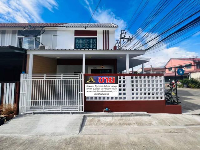 ทาวน์เฮ้าส์ 2 ชั้น หลังมุมถนนเมน #หมู่บ้านพฤกษา45 ถนนวัดลาดปลาดุก มีรปภ 24 ชม .