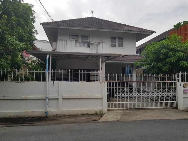 PT12 ขายบ้านเดี่ยว หมู่บ้าน ลาดพร้าว วิลเลจ ซอยลาดพร้าว 71 ถนนนาคนิวาส ซอย 42  เลียบทางด่วนเอกมัย-รามอินทรา  ขายตามสภาพ