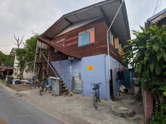 ขาย ที่ดินพร้อมสิ่งปลูกสร้าง  กทม บางขุนเทียน 40วา 1.5ล T0918605330