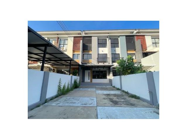 ขายถูก ทาวน์โฮม The Enter : ดิ เอ็นเทอร์ (กิ่งแก้ว 25-1) 180 ตรม. 31.2 ตร.วา  3 ห้องนอน 3 ห้องน้ำ 4 จอดรถ สภาพสวย ใกล้นิคมเจมโม