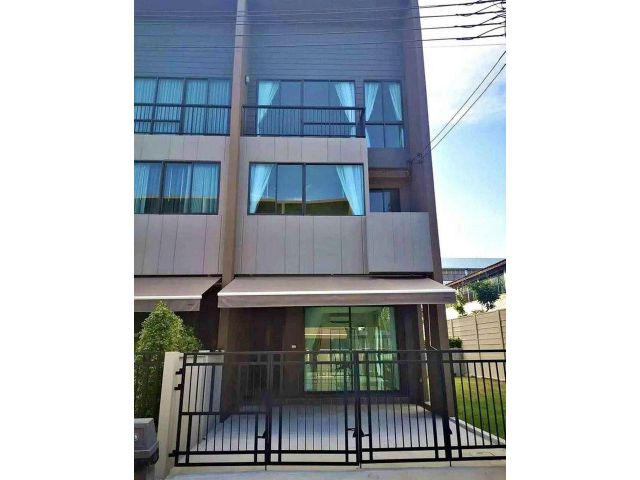 บ้านกลางเมือง ลาดพร้าว เสรีไทย เช่า หลังมุม ต่อเติมห้องครัวแล้ว