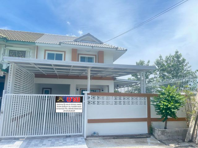 บ้านแฝด 2 ชั้น  #หมู่บ้านพฤกษา30/1  เนื้อที่กว้าง ลมพัดเย็นตลอดทั้งวัน