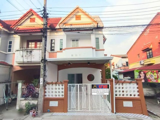 ทาวน์เฮ้าส์ 2 ชั้น หลังริม มีสระว่ายน้ำในหมู่บ้าน #หมู่บ้านสวีทโฮมปาร์ค ถนนบางกรวย-ไทรน้อย หน้าบ้านเป็นสวนสาธารณะ
