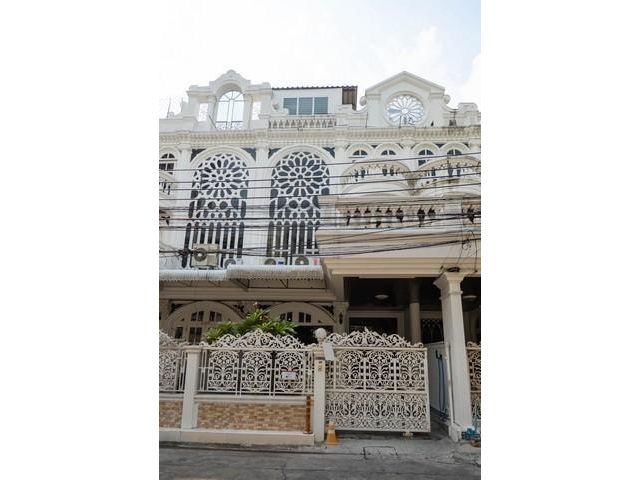 PT12 ให้เช่าทาวน์โฮม 4 ชั้น เอกมัยวิลล่า Ekkamai Villas ใกล้ทองหล่อ BTS เอกมัย เอกมัยวิลล่า ระหว่างซอยเอกมัย 26 กับ 28 ส