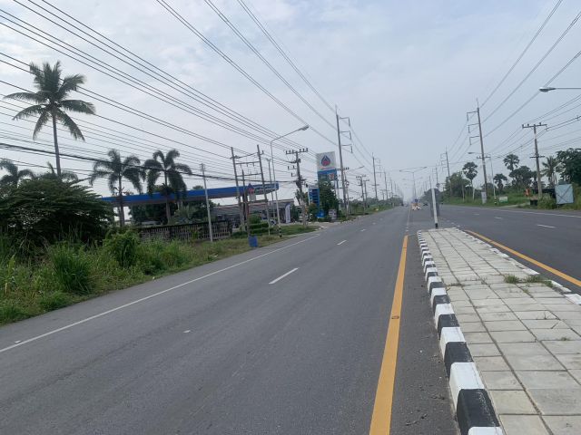 ขายที่ดินแปลงสวย ทำเลดี  ติดถนนนครชัยศรี – ห้วยพลู ติดปั้ม ปตท.ห้วยพู ติดถนนลาด 2 ด้าน ใกล้ชุมชน ใกล้จุดขึ้นลงทางด่วน เน