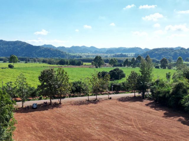 ที่ดินติดตีนเขา วิวเทือกเขาล้อม 5.5 ไร่ ติดถนนลาดยาง น้ำประปาและไฟฟ้าครบครัน