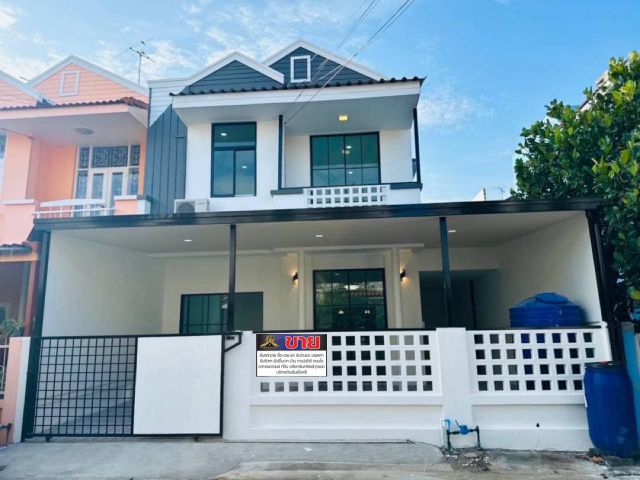 ทาวน์เฮาส์ 2 ชั้น แปลงริม  ตกแต่งใหม่พร้อมอยู่ #หมู่บ้านวรารักษ์  #รังสิตคลอง3  ธัญบุรี คลองหลวง  ทำเลดี เดินทางสะดวก น้